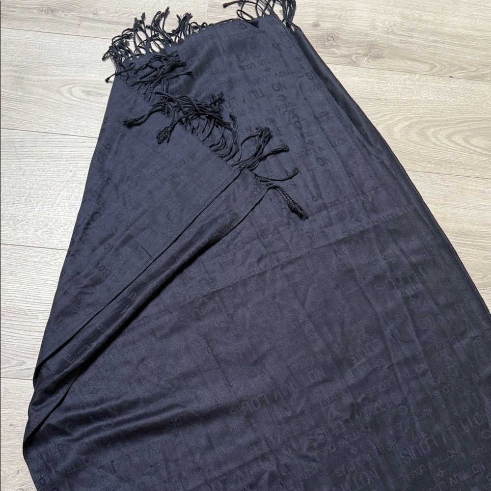 Designer Elegant Silk Black Fringe scarf - Picture 2 of 3